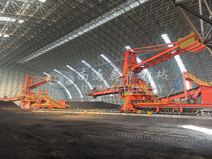 Cantilever bucket wheel stacker and reclaimer